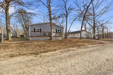 Beautiful FULLY remodeled 2 bedroom 2 bathroom 2nd tier lake - photo 33