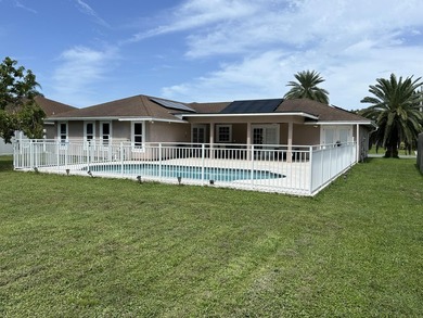 Spacious 3-Bedroom Pool Home in Desirable La Mancha - No HOA! - photo 33