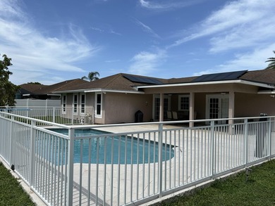 Spacious 3-Bedroom Pool Home in Desirable La Mancha - No HOA! - photo 34