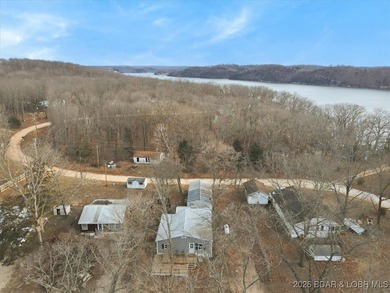 Beautiful FULLY remodeled 2 bedroom 2 bathroom 2nd tier lake - photo 44