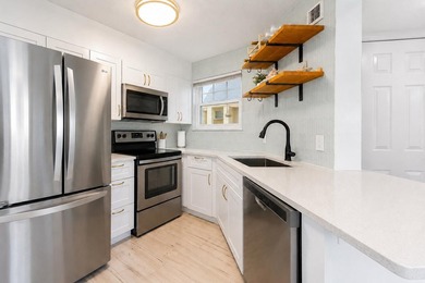 Rare opportunity just 1/2 mile from the beach! This updated 1 - photo 5