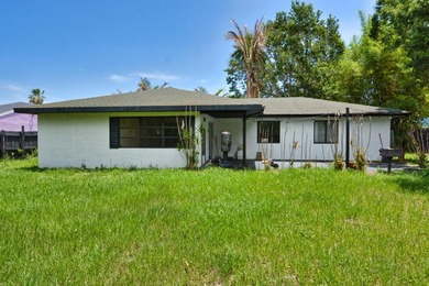 Located in the desirable Sandhill Crossing neighborhood, this - photo 3