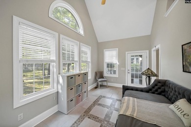 This extremely well-kept, super clean, and move-in ready - photo 20