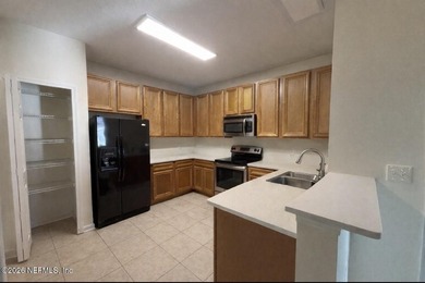 Amazing location close to nightlife, the beach, shopping, and - photo 3