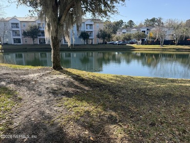 Amazing location close to nightlife, the beach, shopping, and - photo 4