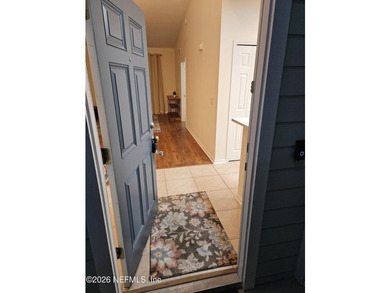 Amazing location close to nightlife, the beach, shopping, and - photo 5