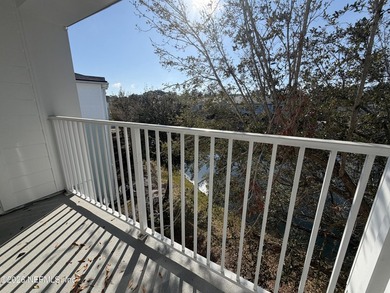 Amazing location close to nightlife, the beach, shopping, and - photo 10