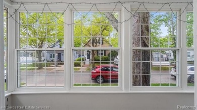 Fantastic income-producing duplex in prime Grosse Pointe Farms - photo 6