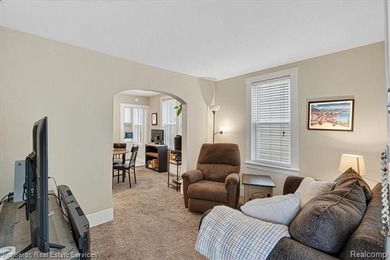 Fantastic income-producing duplex in prime Grosse Pointe Farms - photo 7