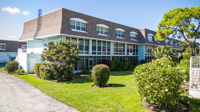 (private lake, pond, creek) Condo For Sale in Vero Beach Florida