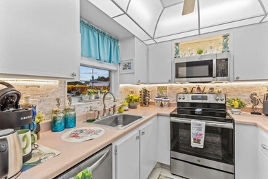Welcome to this charming 2 bedroom and 2 bathroom furnished - photo 9