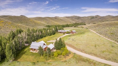 ASPEN GROVE RANCH - Rustic charm meets mountain luxury on this - photo 2