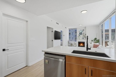 Rarely available corner residence in the heart of Little Italy - photo 11