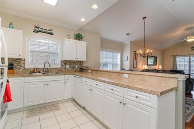 Fully furnished, third floor end unit condo located in Magnolia - photo 12