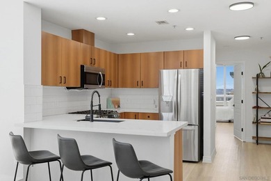 Rarely available corner residence in the heart of Little Italy - photo 12