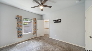 Lake life, your way! This waterfront property was carefully and - photo 15