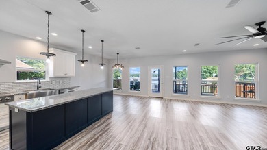 Lake life, your way! This waterfront property was carefully and - photo 17
