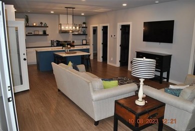 LOCATED IN THE HEART OF LONGTOWN, this like-new barndominium - photo 18
