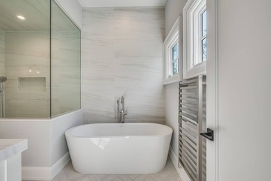 Beautifully constructed and thoughtfully designed, this stunning - photo 20
