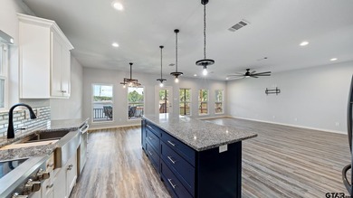 Lake life, your way! This waterfront property was carefully and - photo 21