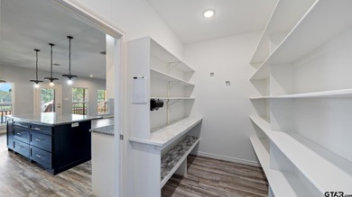 Lake life, your way! This waterfront property was carefully and - photo 24
