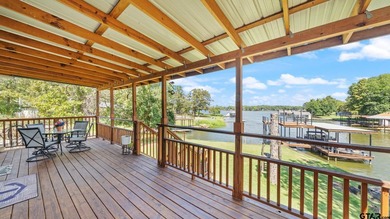 Lake life, your way! This waterfront property was carefully and - photo 25