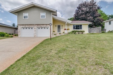 LAKE ACCESS! Spacious 4-bedroom, 2.5-bath quad-level home in - photo 1