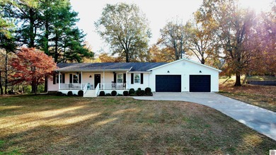 Lake Home For Sale in Gilbertsville, Kentucky