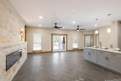 NEW HOME CONSTRUCTION with a amazing Price Adjustment! Stunning - photo 10