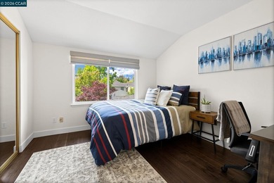 Light filled Heather Farm townhome with a golf course setting - photo 12