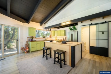 Located on a quiet cul-de-sac in a desirable community, this