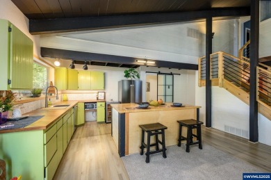 Located on a quiet cul-de-sac in a desirable community, this