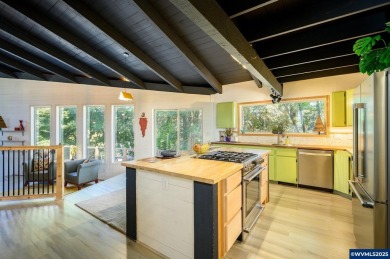 Located on a quiet cul-de-sac in a desirable community, this