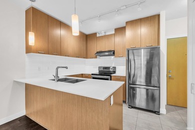 RARE 1 BED+ DEN+ FLEX in highly sought-after 'SOCIAL' in Mount - photo 5