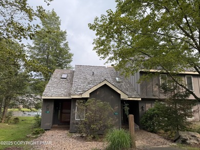 (private lake, pond, coastal) Townhome/Townhouse For Sale in Blakeslee Pennsylvania