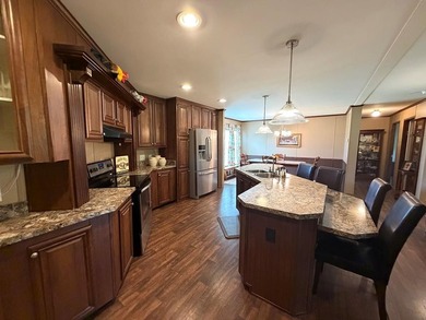 WELL CARED FOR AND LOVED! Immaculate 3/2 DWMH, 2014, Split Floor - photo 14