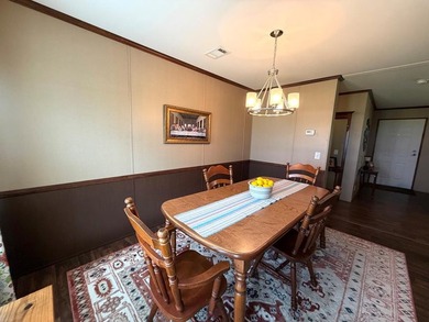 WELL CARED FOR AND LOVED! Immaculate 3/2 DWMH, 2014, Split Floor - photo 15