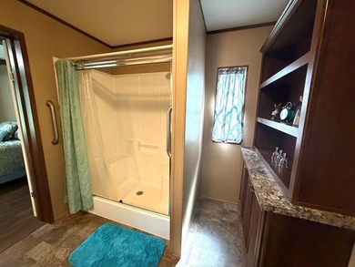 WELL CARED FOR AND LOVED! Immaculate 3/2 DWMH, 2014, Split Floor - photo 22