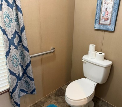WELL CARED FOR AND LOVED! Immaculate 3/2 DWMH, 2014, Split Floor - photo 24