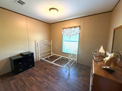 WELL CARED FOR AND LOVED! Immaculate 3/2 DWMH, 2014, Split Floor - photo 27