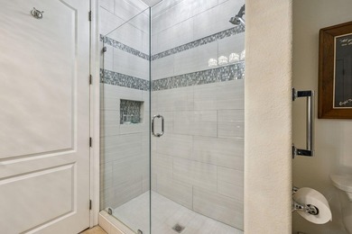 Fully renovated, turnkey beach home in the highly sought-after - photo 28