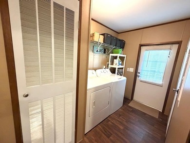 WELL CARED FOR AND LOVED! Immaculate 3/2 DWMH, 2014, Split Floor - photo 30