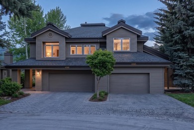 Beautifully remodeled 4BD/4BA Fairway Nine townhome. Renovated - photo 1