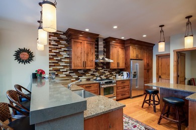 Beautifully remodeled 4BD/4BA Fairway Nine townhome. Renovated - photo 9