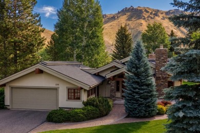 This immaculately maintained cottage offers rare single-level - photo 2