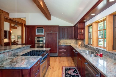 This immaculately maintained cottage offers rare single-level - photo 5