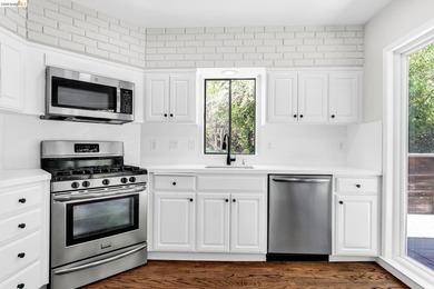 Views, views, views of the San Francisco Bay! Updated 2-bedroom - photo 10