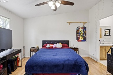 3 bed, 2 bath Fleetwood home with a nice open layout. The - photo 16