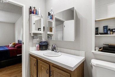 3 bed, 2 bath Fleetwood home with a nice open layout. The - photo 19