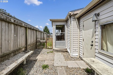 3 bed, 2 bath Fleetwood home with a nice open layout. The - photo 23